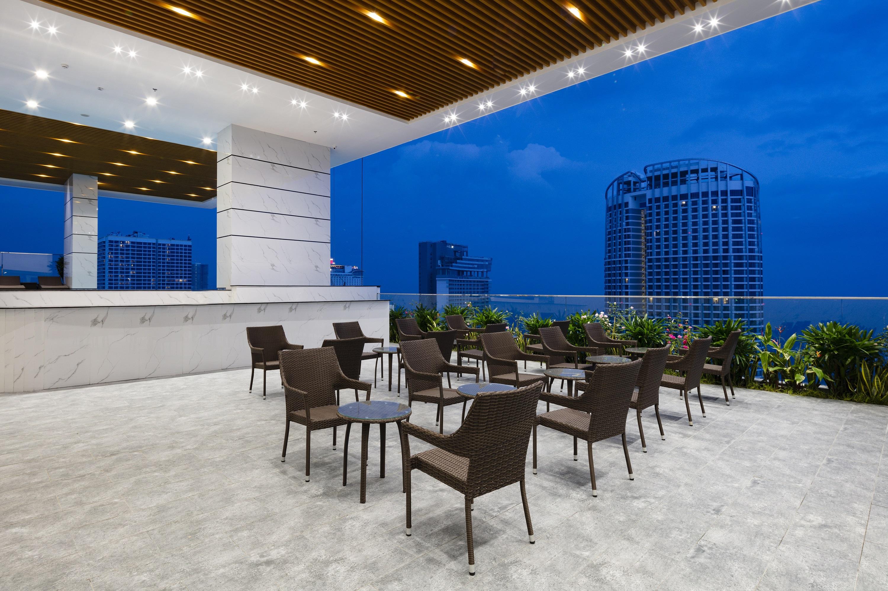 Virgo Hotel Nha Trang Exterior foto Sky Bar