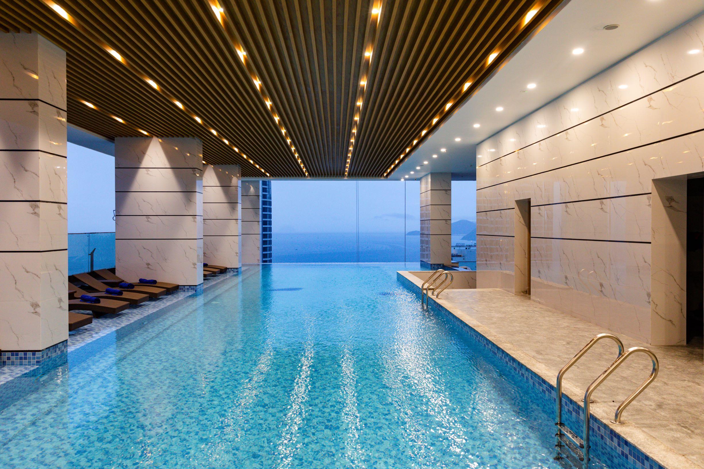 Virgo Hotel Nha Trang Exterior foto Infinity pool at the 360° Sky Lounge