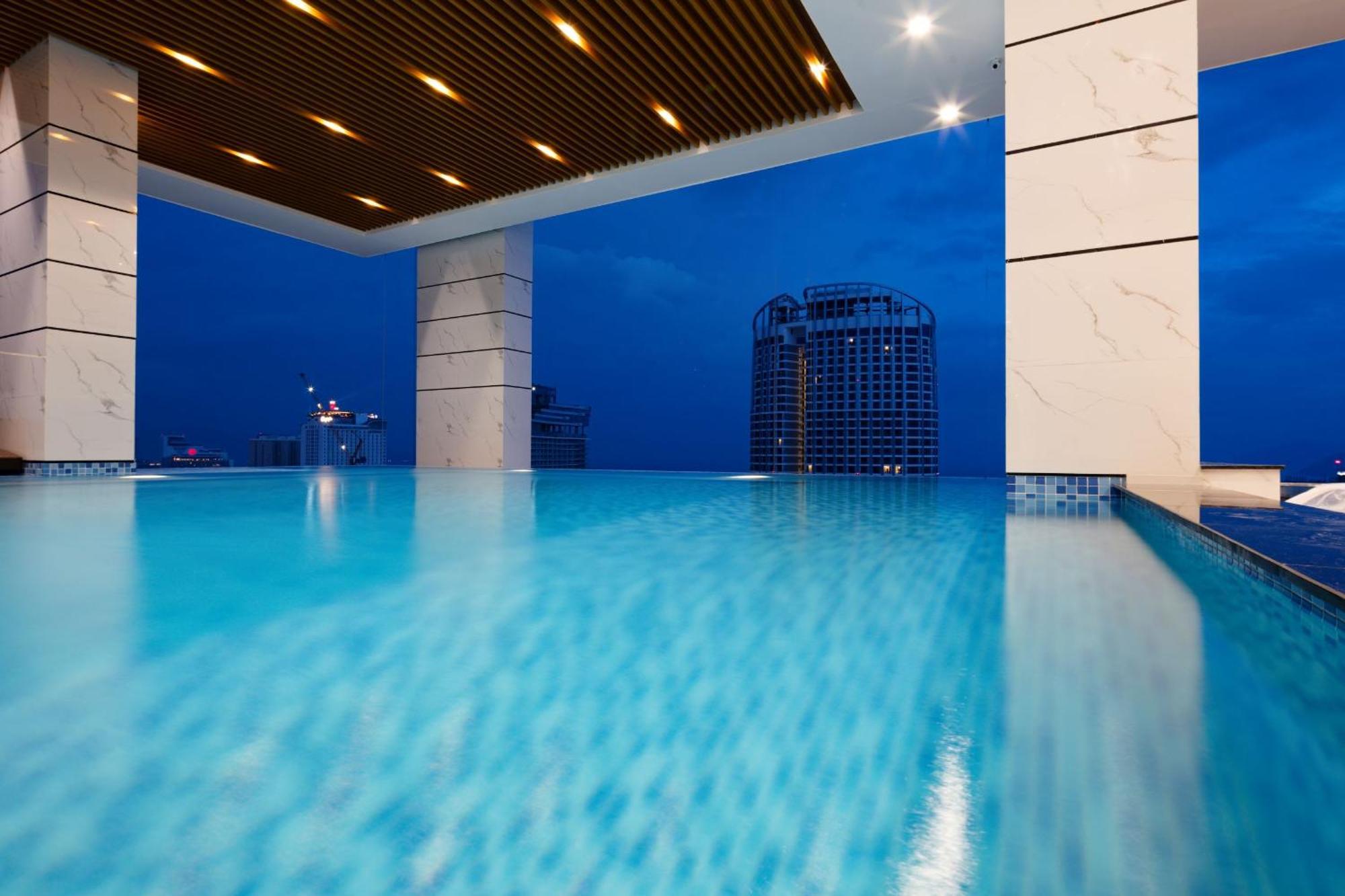 Virgo Hotel Nha Trang Exterior foto Swimming pool