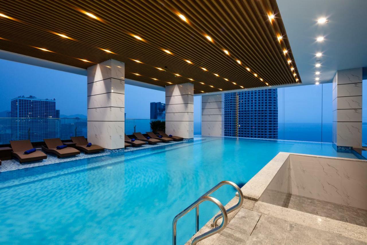 Virgo Hotel Nha Trang Exterior foto The swimming pool at the 39th floor